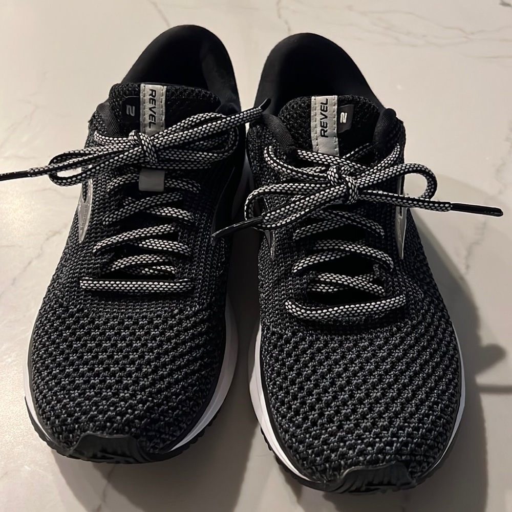 Brooks Revel 2 Running Shoes 1202811B050
Black Silver Womens Size 6.5 Comfort